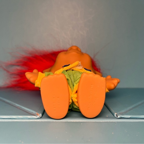 Ace Novelty - Treasure Troll with Wishstone in Track Suit - Picture 6 of 7